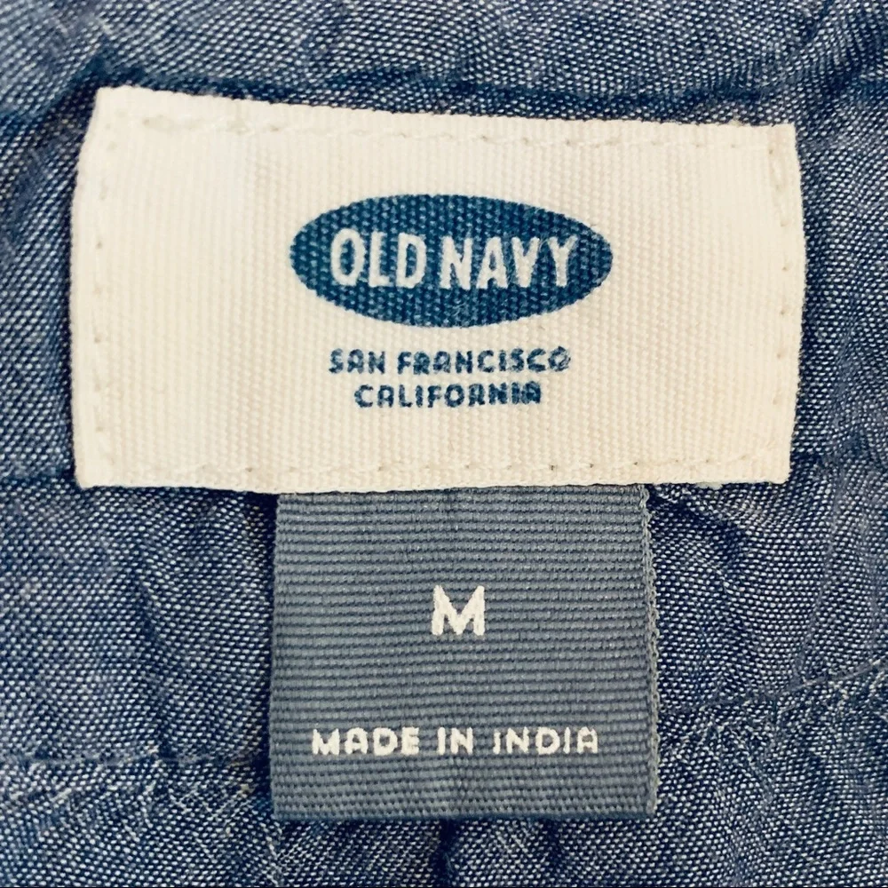 Old Navy Embroidered Blue Chambray Denim Sleeveless Casual Top Size Medium - Picture 7 of 8